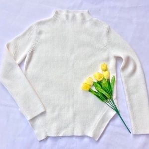 ZARA | KNIT WHITE SWEATER